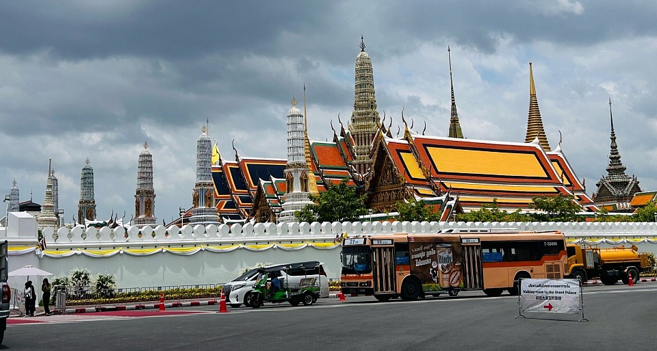 Bangkok van rental with driver