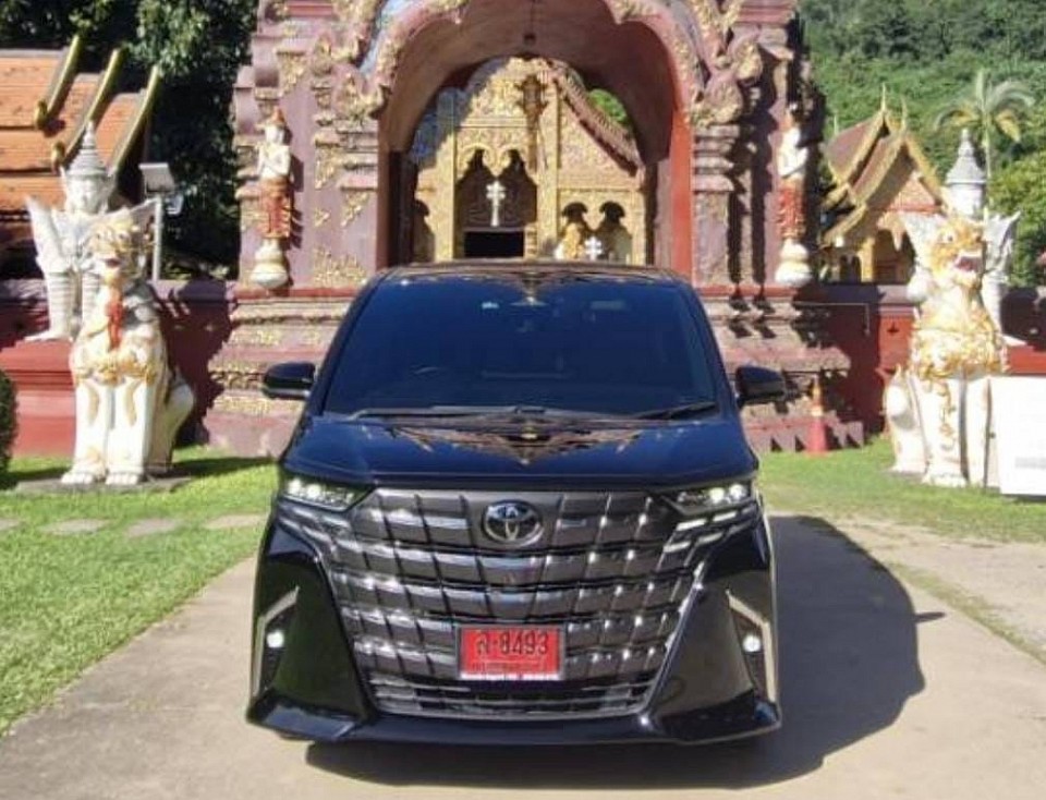 Luxury car rental with driver